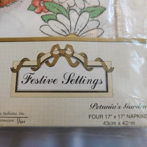 VINTAGE AVON FASHIONS PETUNIA'S GARDEN TABLECLOTH AND NAPKINS - Picture 7 of 9